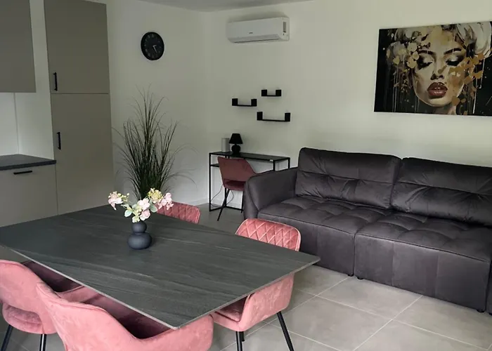 Gemini Lux- Moon Balaton 度假居 巴拉腾肯尼斯